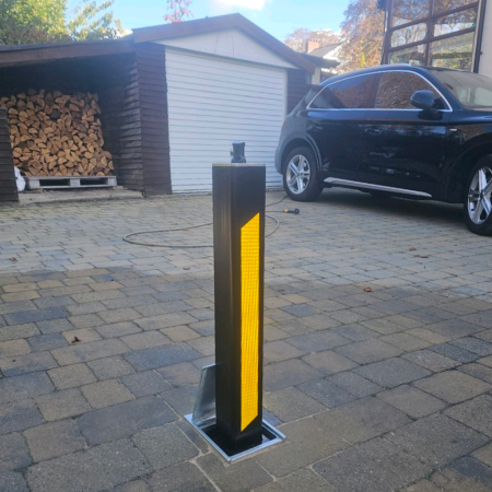 90 Square HD Lift Assisted Telescopic Bollard (Black)