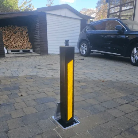 90 Square HD Lift Assisted Telescopic Bollard (Black) (670mm) - Insurance Approved
